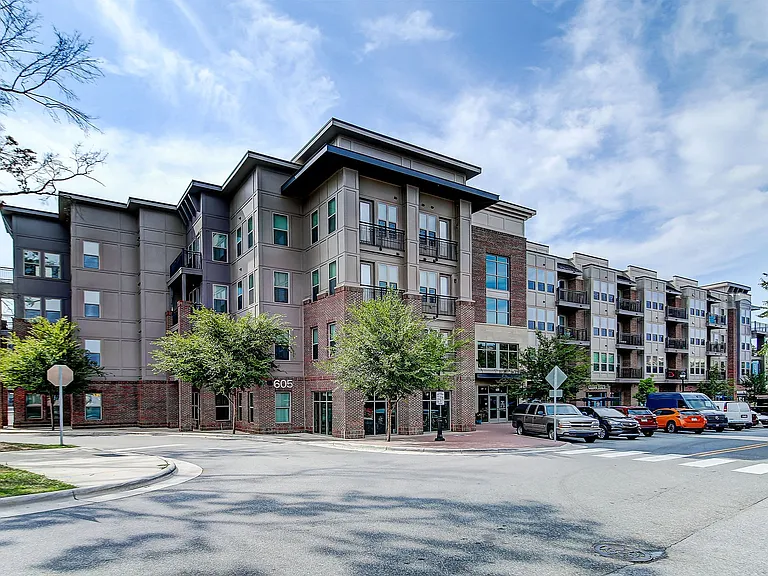 The Linden Apartments — Photo 16