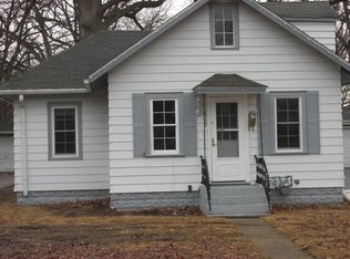 1332 Walnut St, Waukegan, IL 60085