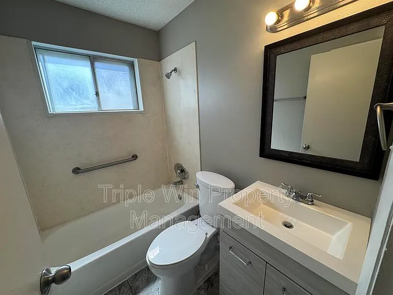 513 Coachway Ln — Photo 25