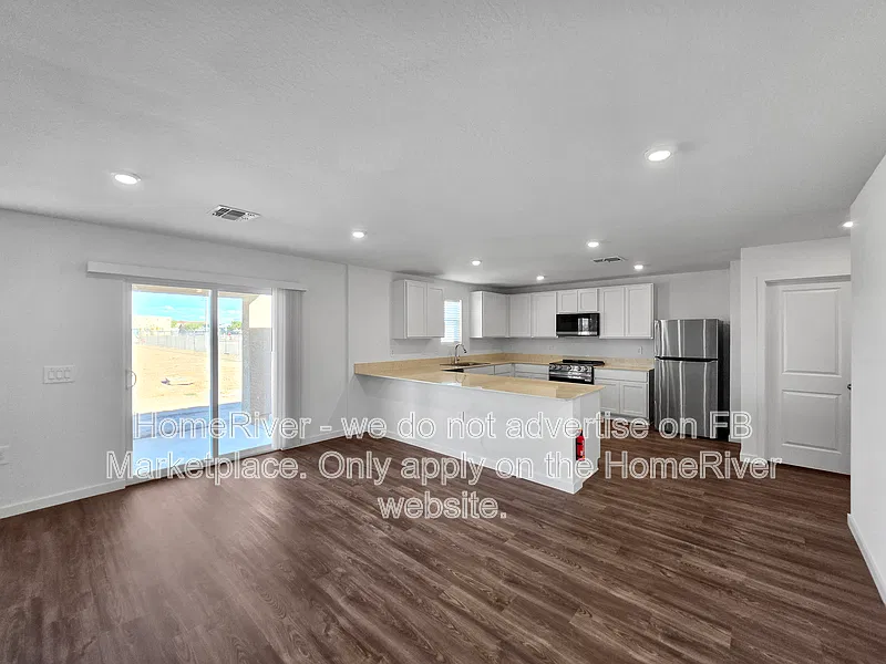 3 bed, 2.0 bath, 1656 sqft, $1,655 — Photo 4