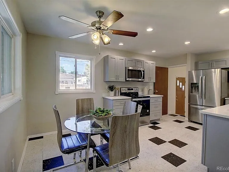 1385 Salem St — Photo 18