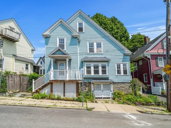 12 Oakridge St, Mattapan, MA 02126