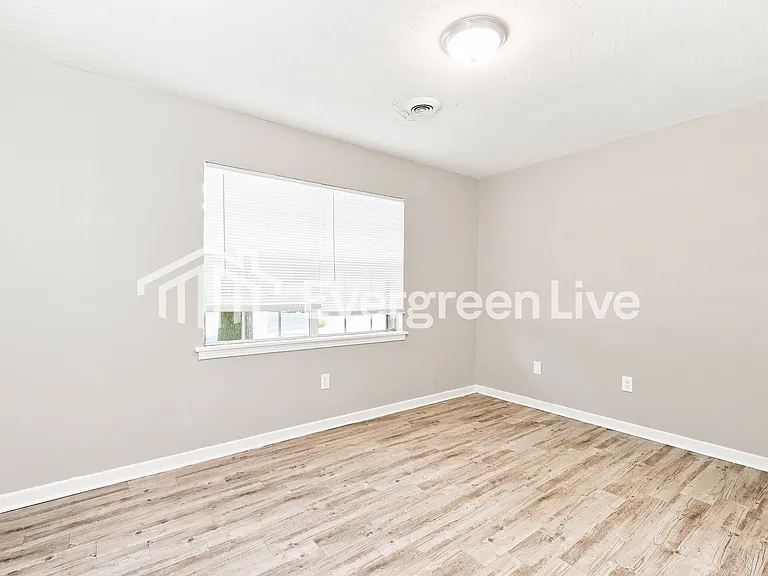 2839 Fallbrook Dr — Photo 9