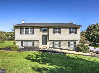 210 Ironstone Dr, Lititz, PA 17543