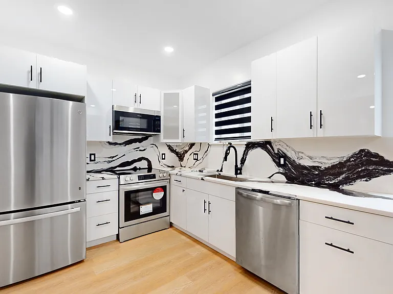 2538 Christian St #A — Photo 3