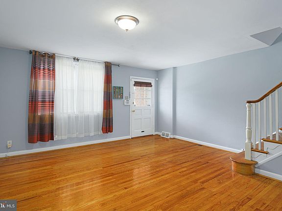 3rd image of 619 Devereaux Ave