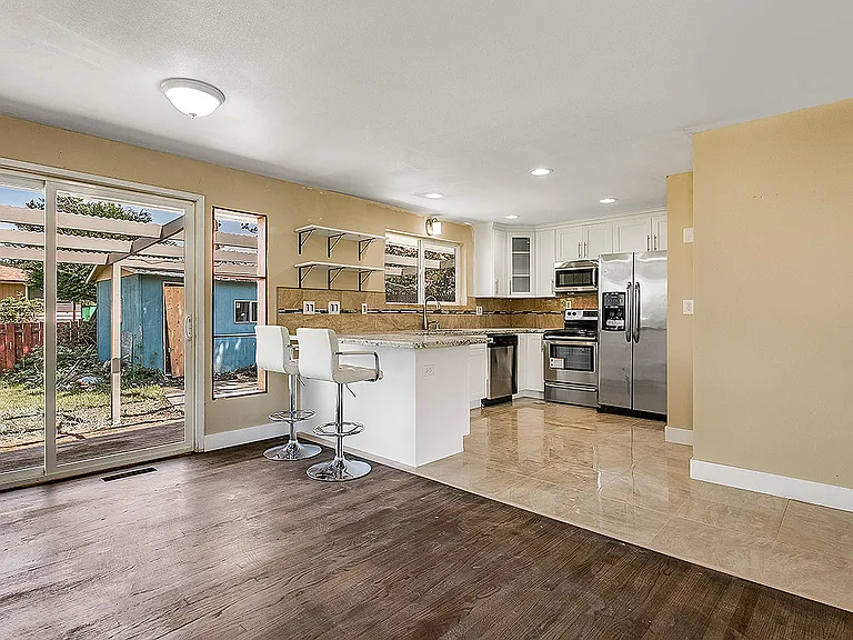 6204 S 118th Pl — Photo 5