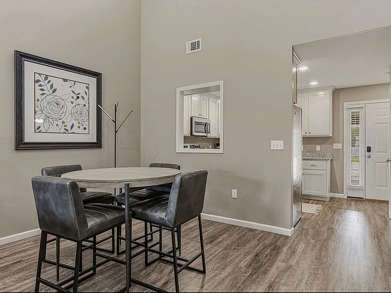 4504 Regina Ct — Photo 8