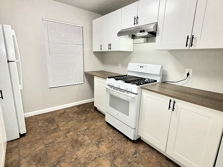 240 Kirk Pl #2 — Photo 11