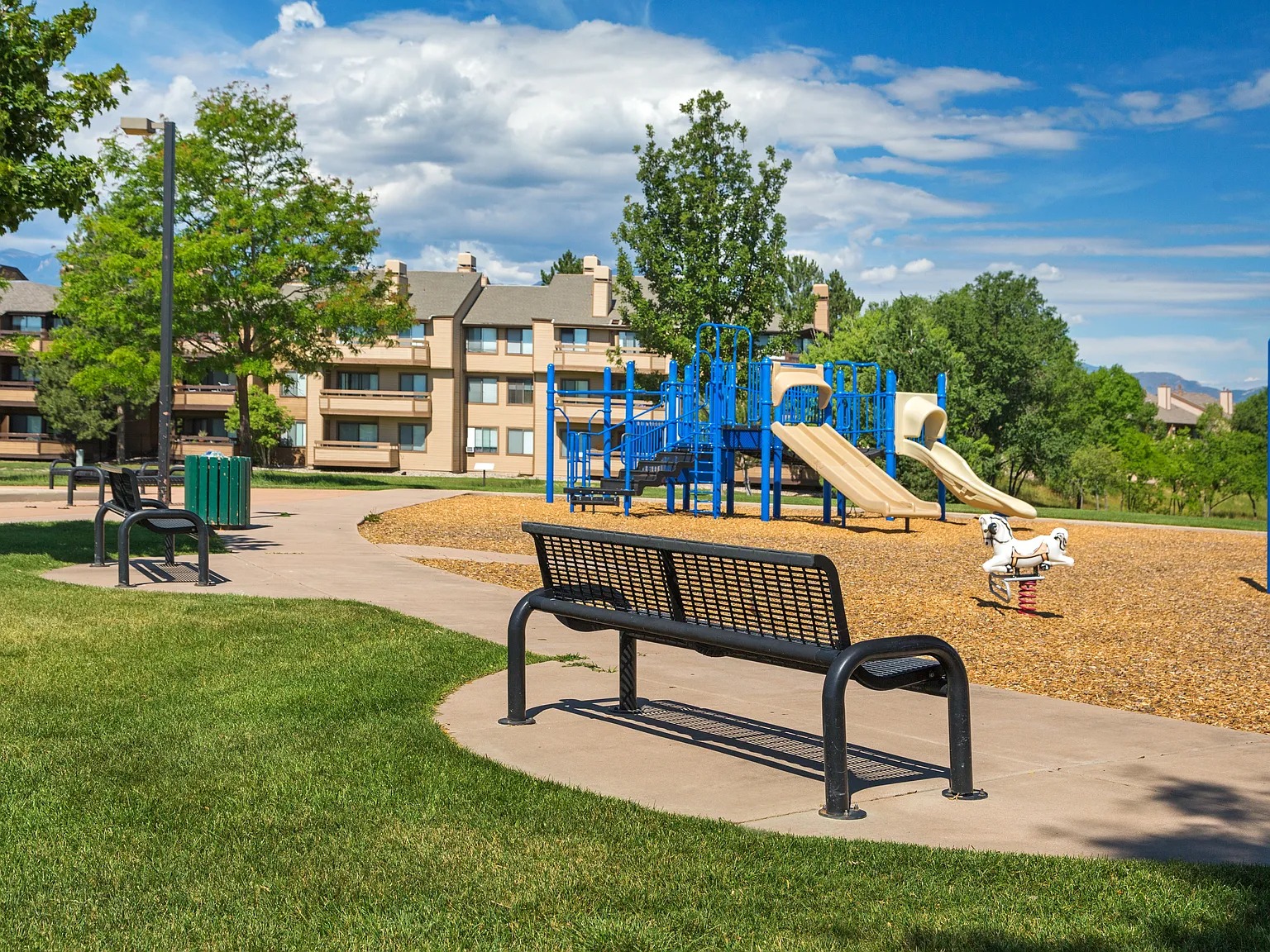 Western Terrace Apartments — Photo 4