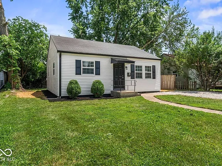 2257 N Tibbs Ave — Photo 3