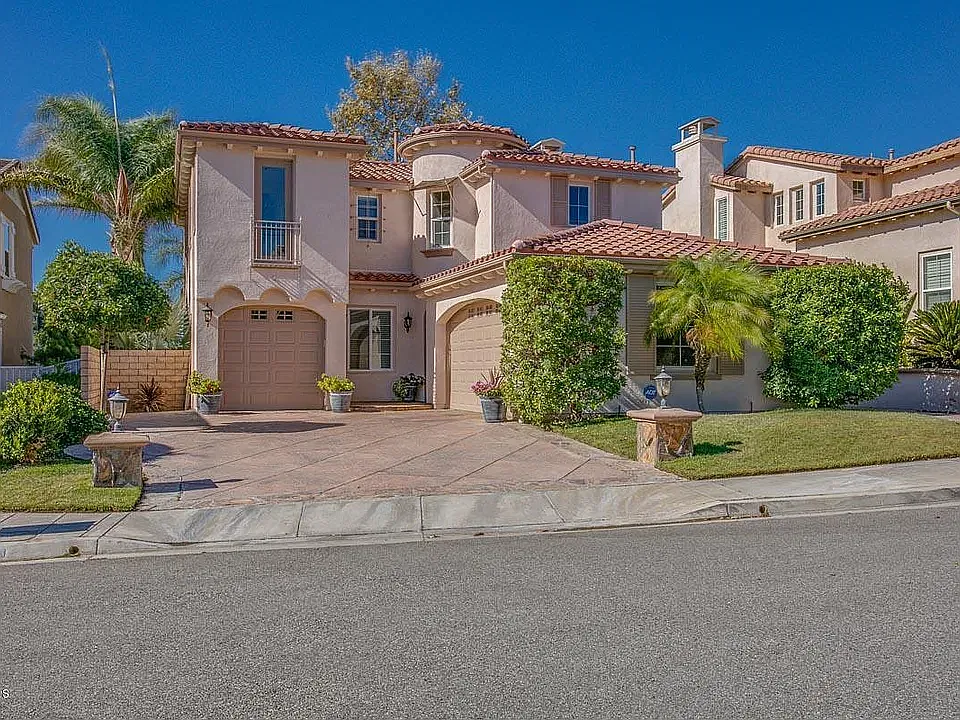 4 bed, 2347 sqft, $5,250 — Photo 1