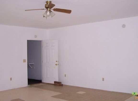 Bedroom #1 no closet