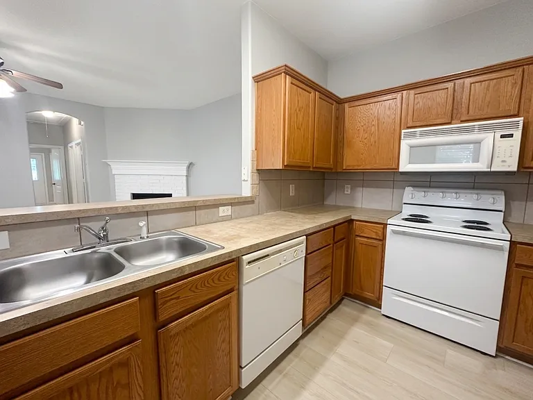 821 Hickory St — Photo 5