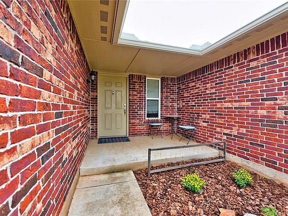 5th image of 1008 Coyote Dr