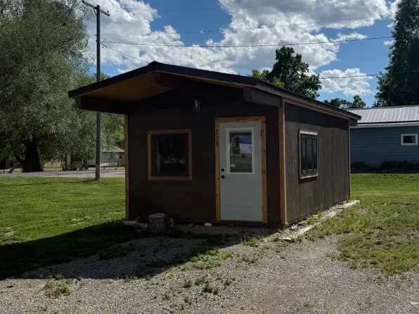 228 1st Ave SW, Choteau, MT 59422