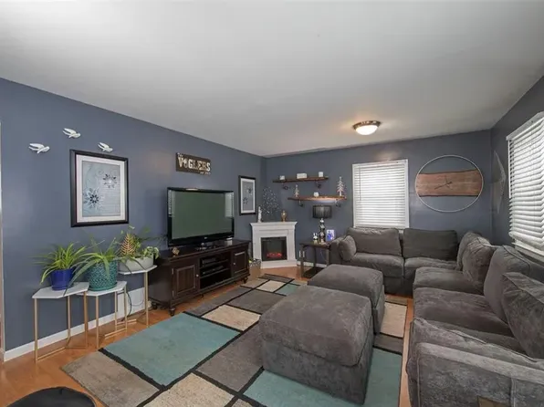 4975 Comstock St, Commerce Township, MI 48382