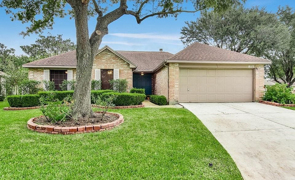 1st image of 815 Forest Oaks Ln