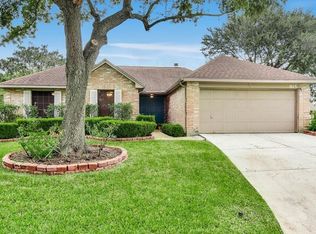 815 Forest Oaks Ln, Pearland, TX 77584