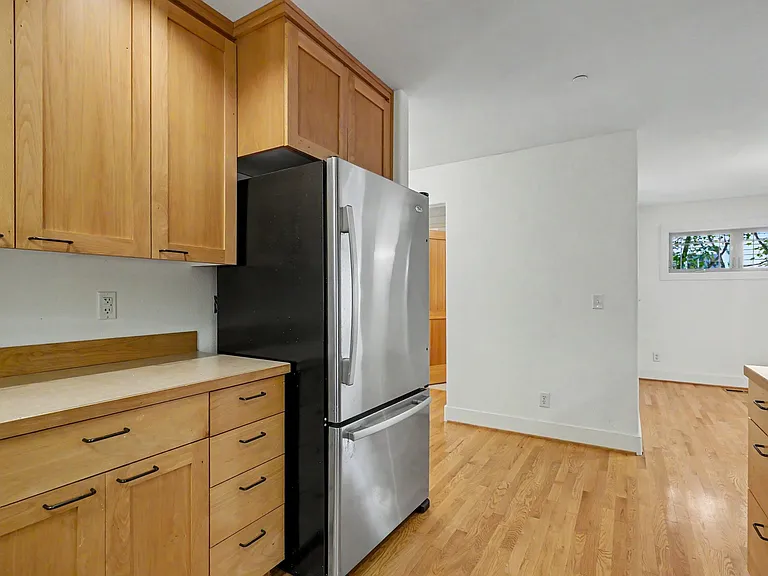2060 John St S — Photo 17