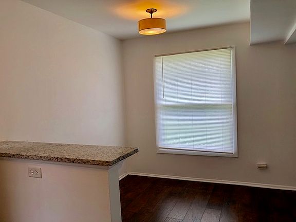 4th image of 1764 Queensbury Cir