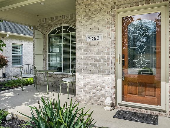 3rd image of 3382 Nottinghill Dr E
