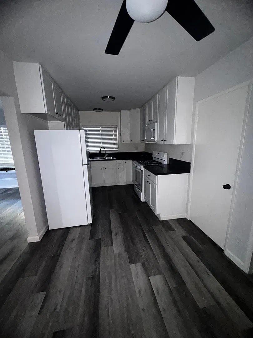 15470 Moorpark St — Photo 1
