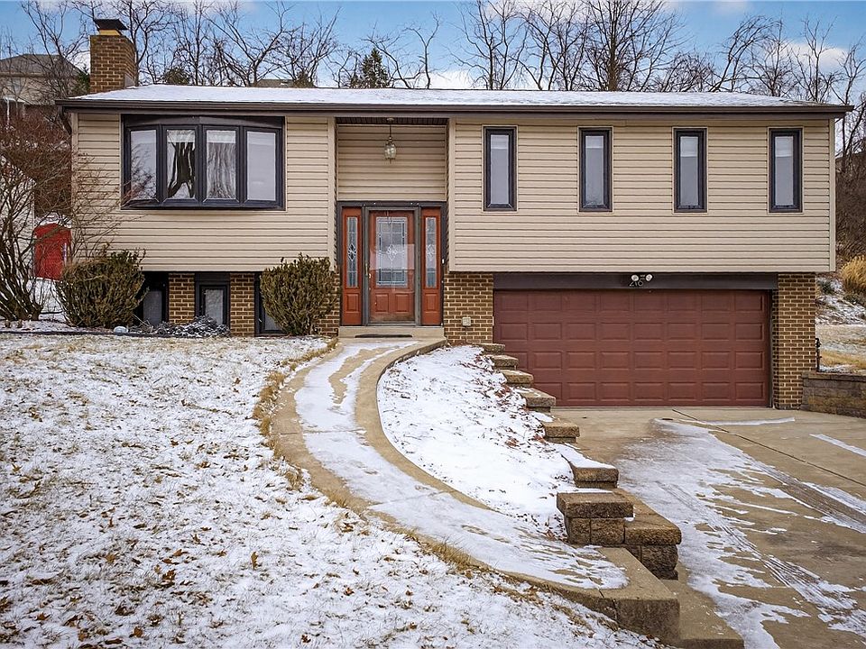 1st image of 216 Manor Dr