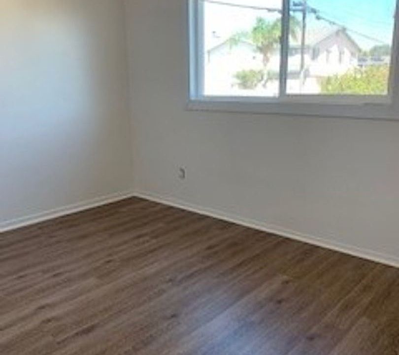 1st image of 931 Elm Ave