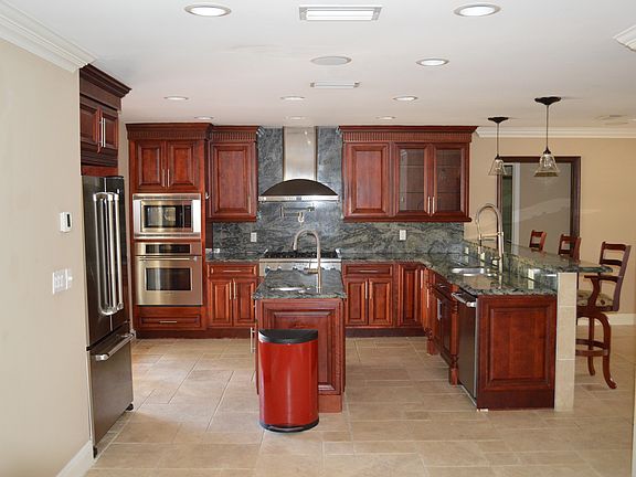 2nd image of 637 Heron Dr