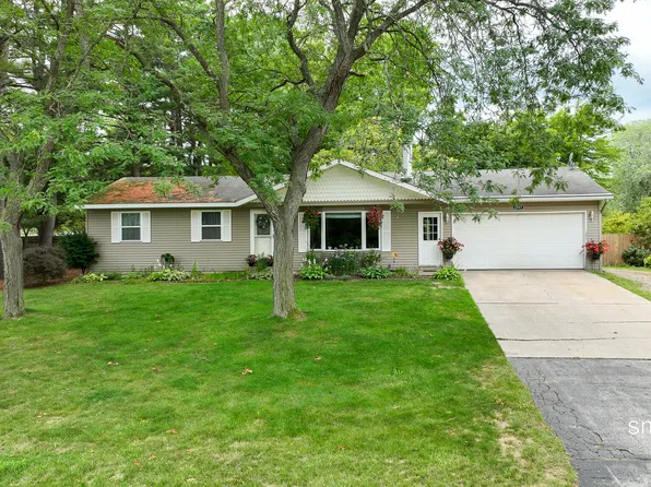 2557 Miles Standish Dr, Holland, MI 49424