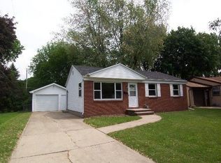 927 Raymond St, Green Bay, WI 54304