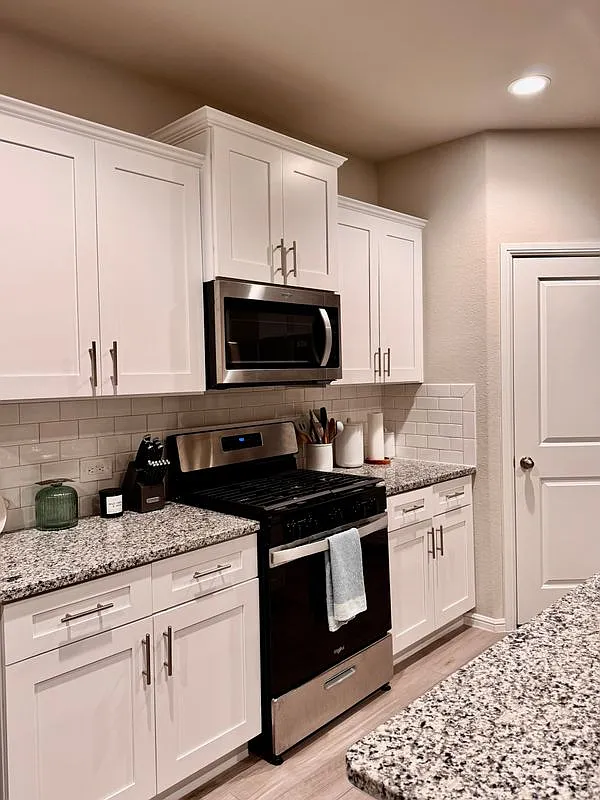 3 bed, 3.0 bath, 1563 sqft, $2,400 — Photo 3