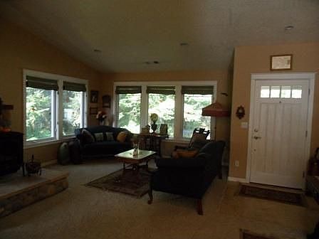 4th image of 110 Reynolds Ln