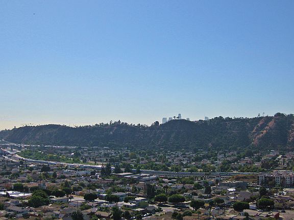 2nd image of 1400 Cliff Dr