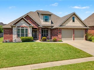 4715 N Rockledge Dr, Fayetteville, AR 72764