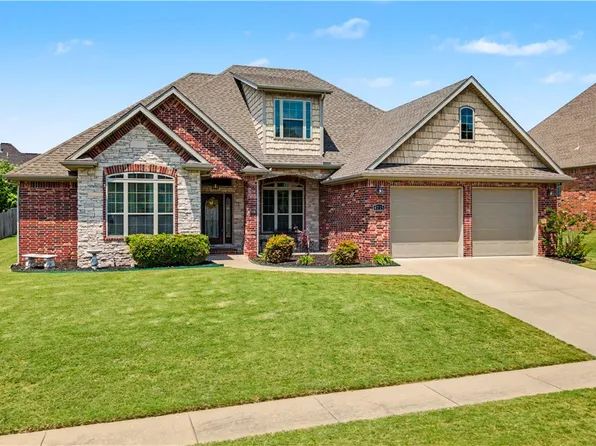 4715 N Rockledge Dr, Fayetteville, AR 72764