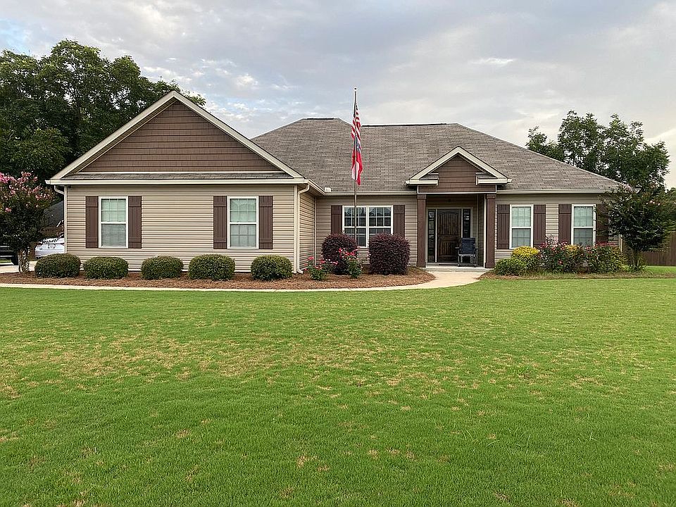 1st image of 140 Pond Dr