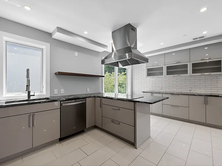 869 Corinthian Ave #1 — Photo 5