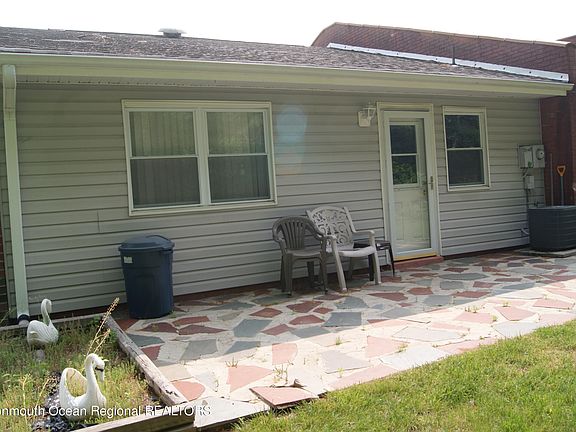 4th image of 29 River Edge Drive #23