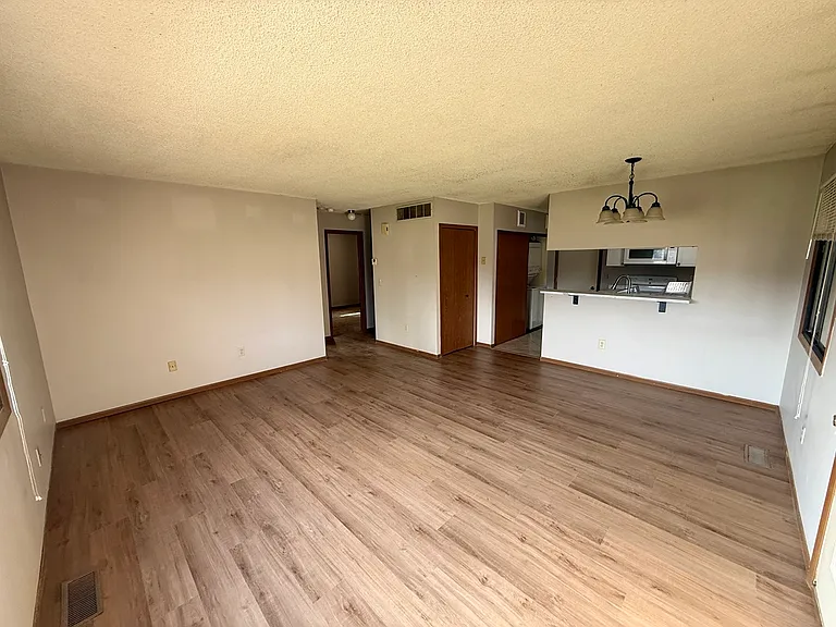 7608 Vinewood Ct N — Photo 6