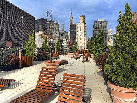 5th image of 166 E 34th St #1502
