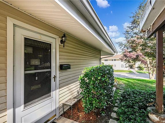 4th image of 31 Cambridge Ct APT B