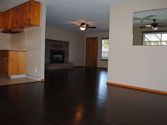 5th image of 327 Crescent Dr