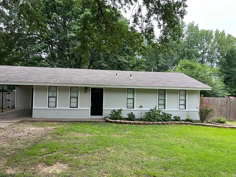 209 Rita Dr — Photo 1