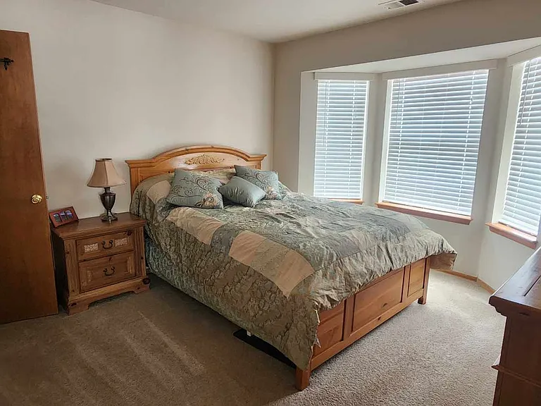 311 Village Point Dr — Photo 2
