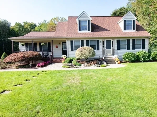 34 Village Way, North Smithfield, RI 02896