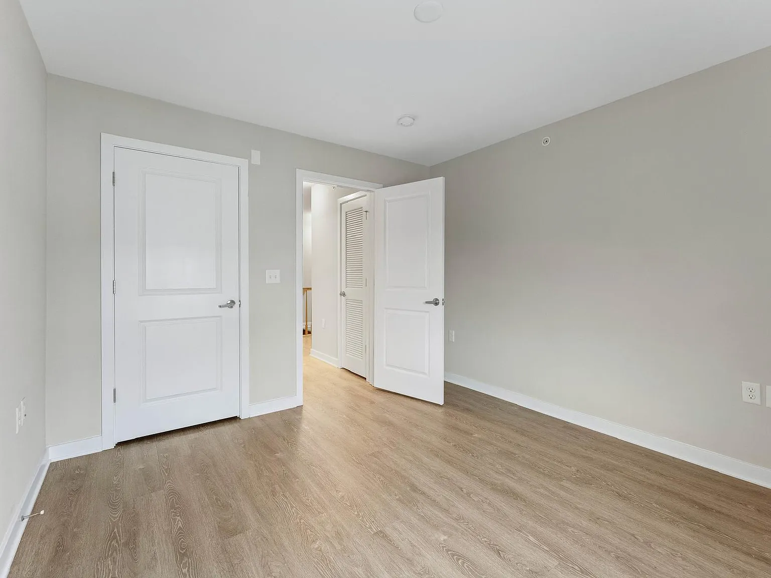 2 bed, 2.5 bath, 1376 sqft, $3,000 — Photo 4