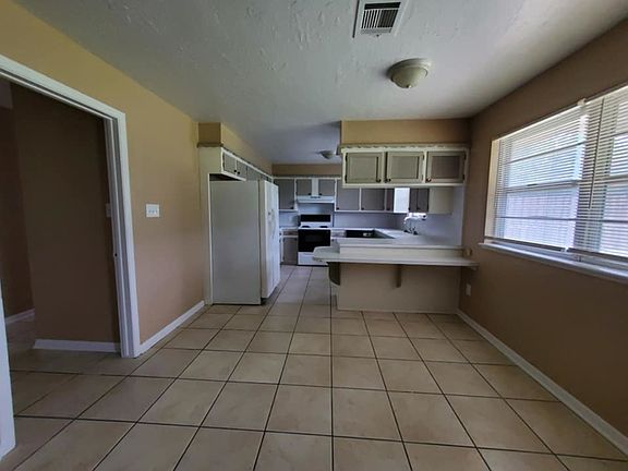 3rd image of 815 NW 44th St