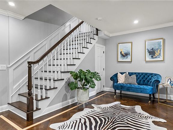 4th image of 554 Weaver Hill Rd